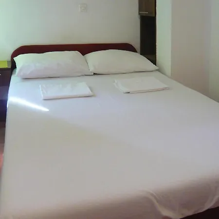 In Near Paklenica Park, Cleaning Included Semesterbostad Starigrad Paklenica